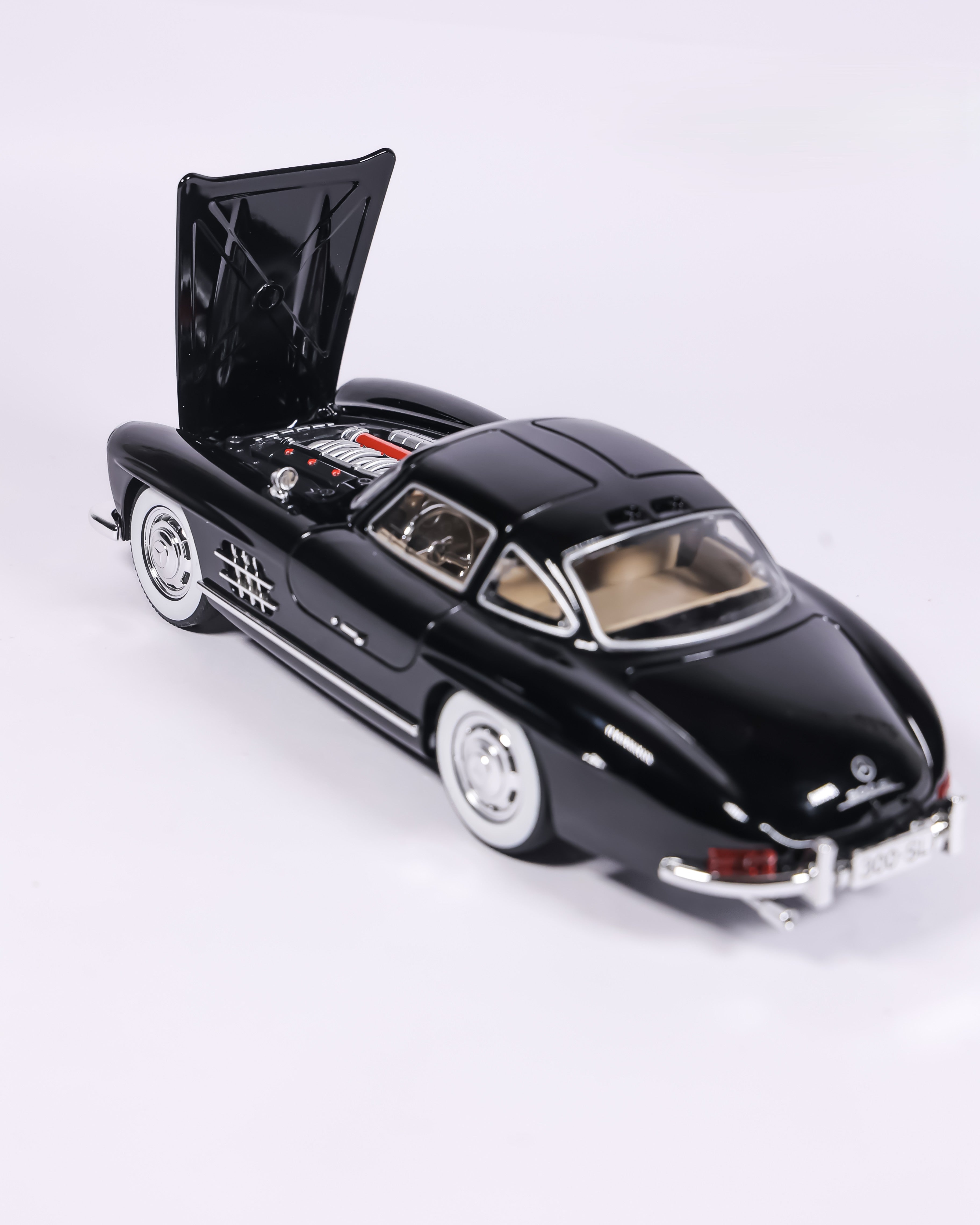 1:18 Mercedes-Benz 300SL Gullwing Die-Cast Model (Black) – Premium Collectible Car