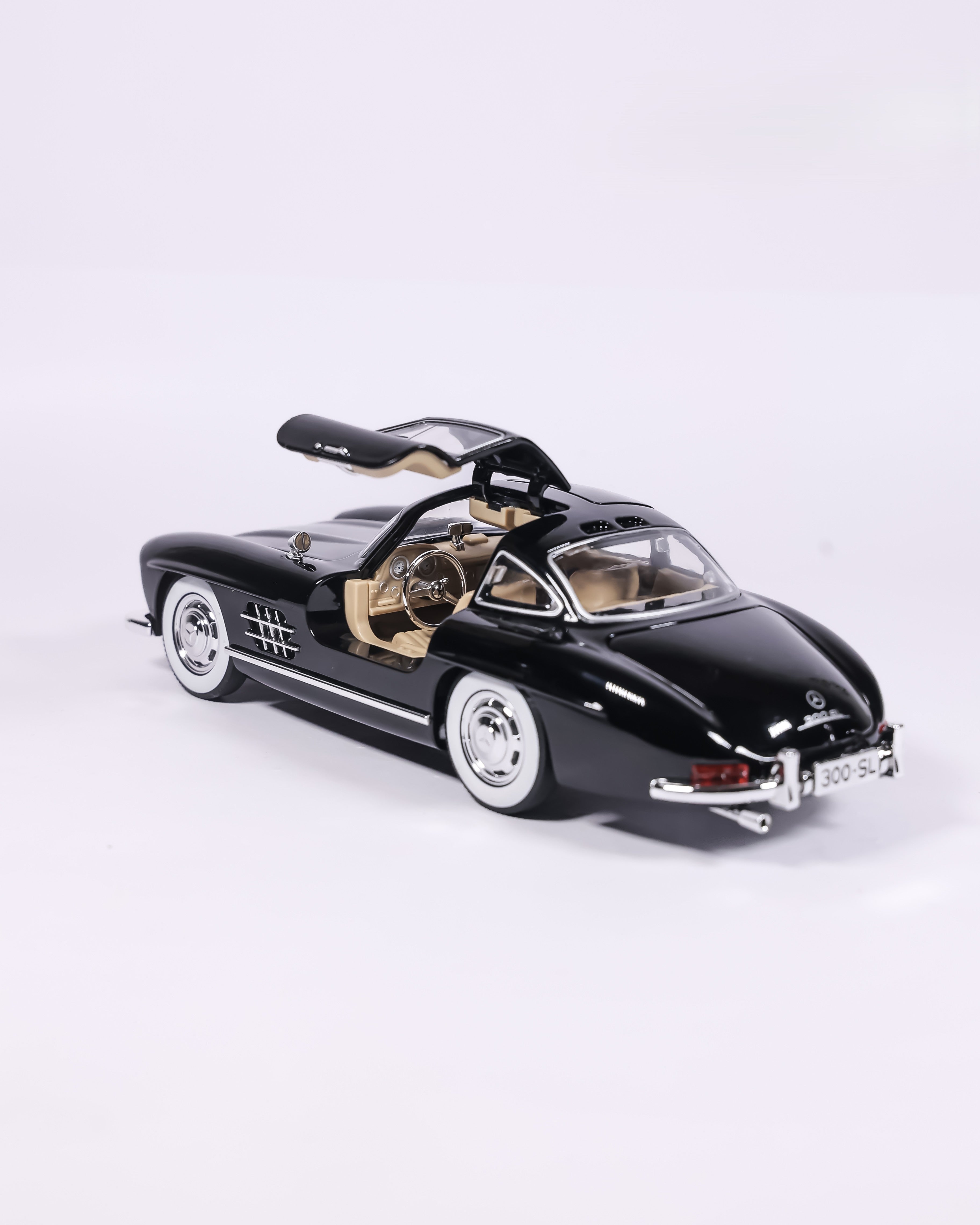 1:18 Mercedes-Benz 300SL Gullwing Die-Cast Model (Black) – Premium Collectible Car