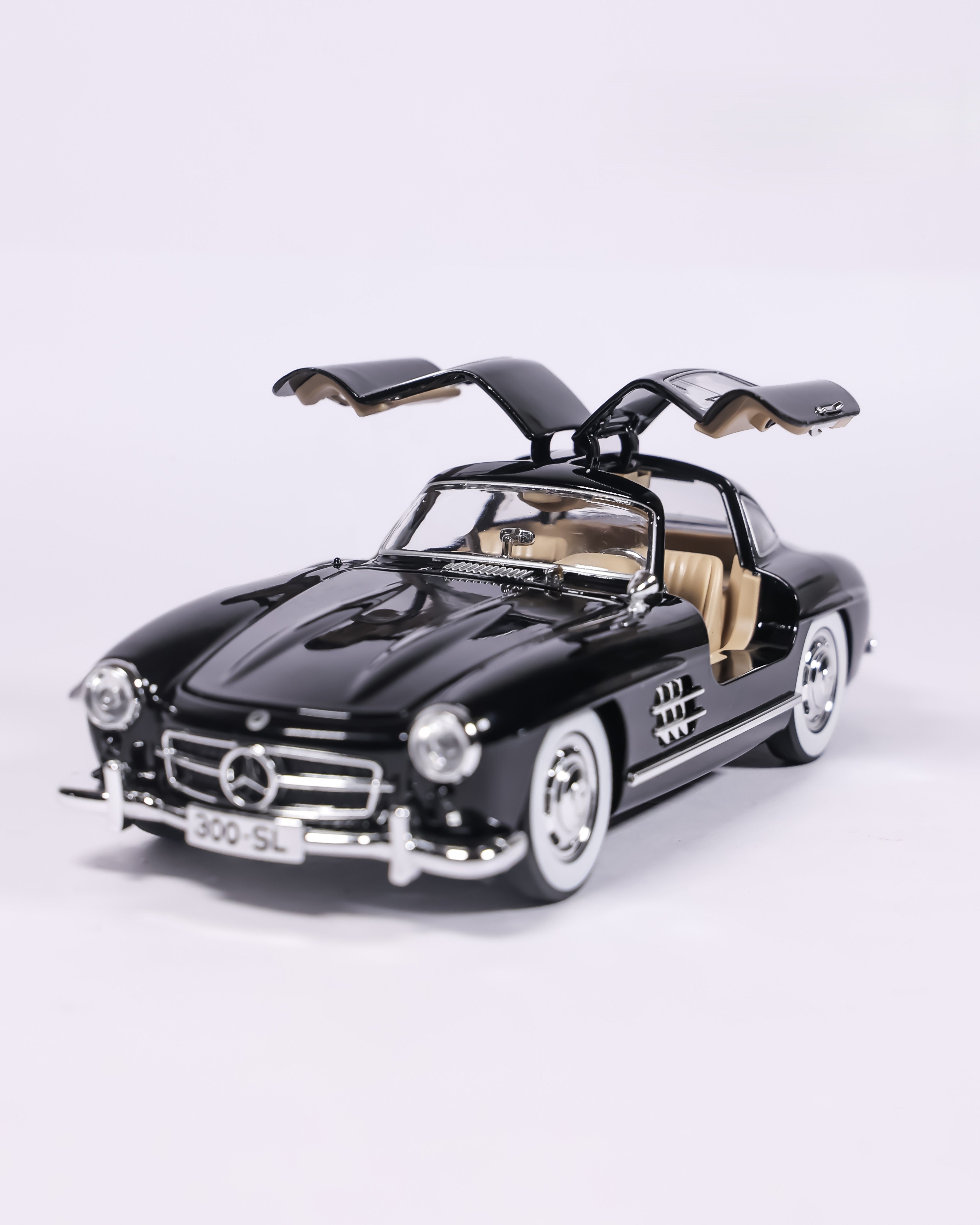 1:18 Mercedes-Benz 300SL Gullwing Die-Cast Model (Black) – Premium Collectible Car
