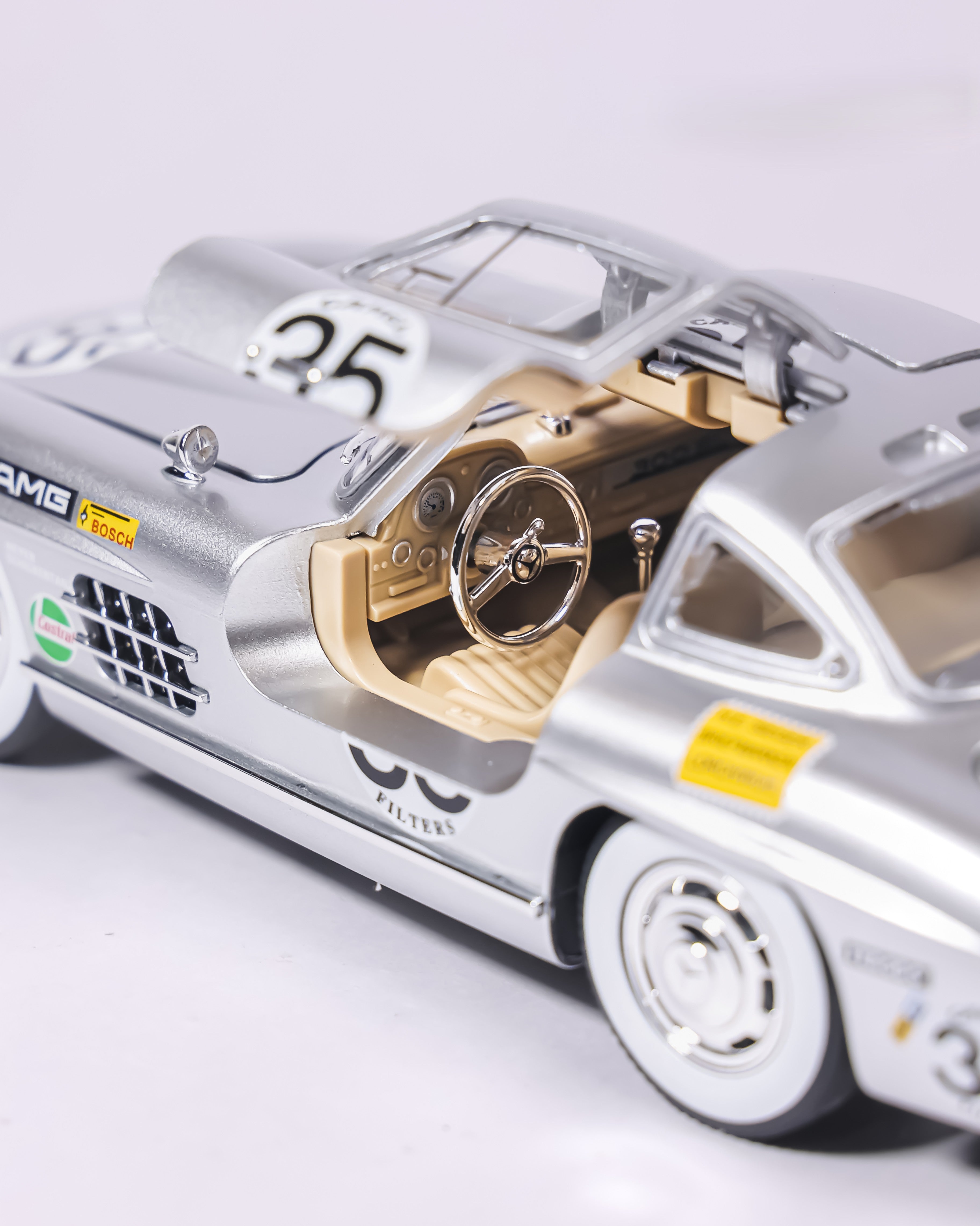 1:18 Scale Mercedes-Benz 300SL Gullwing Racing Edition Die-Cast Model (Silver)