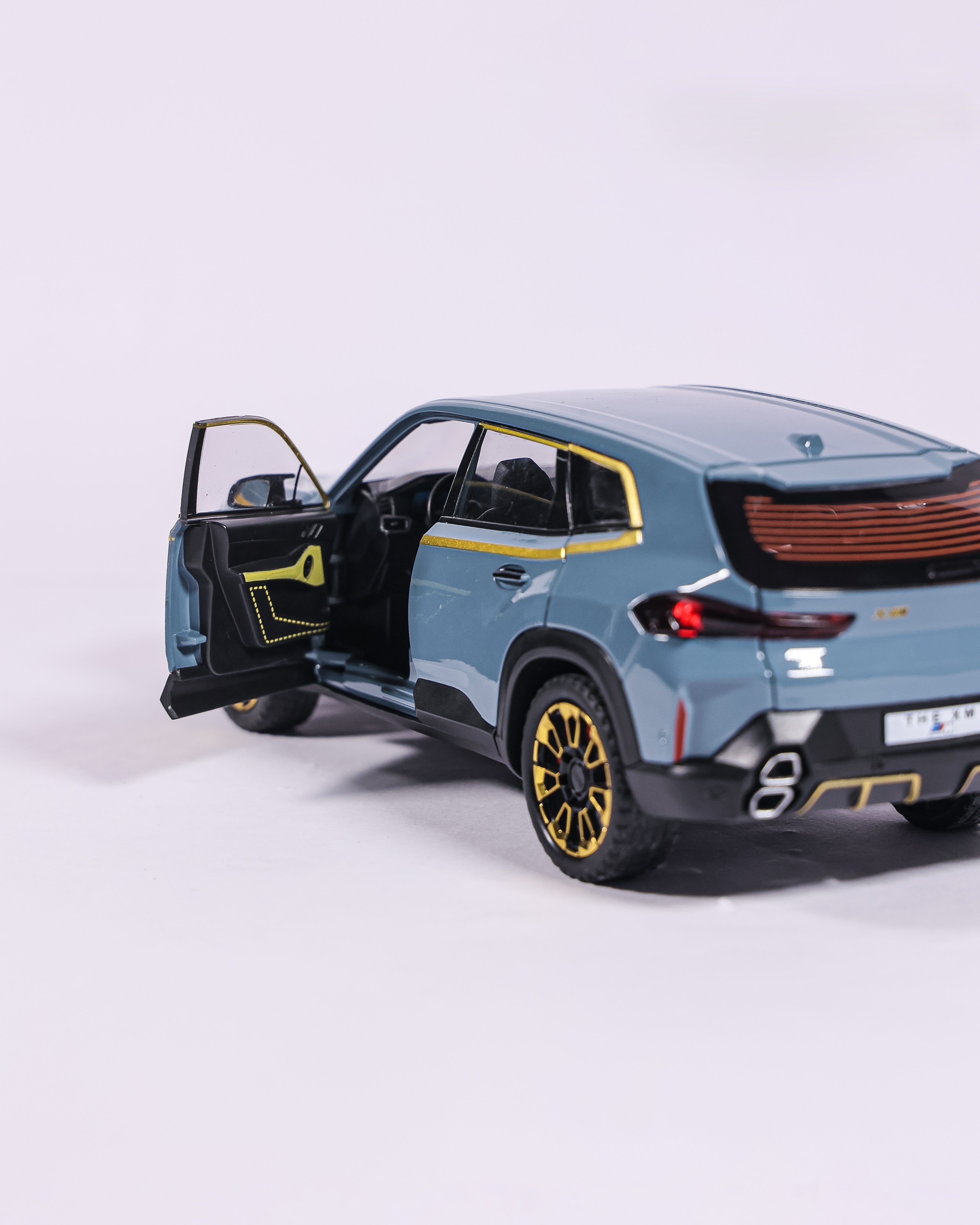 BMW XM Die-Cast Model Car – Blue Grey with Gold Accents(1:24 Scale)